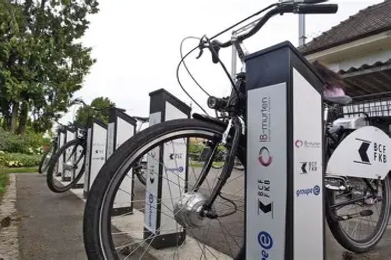 Nouvelle piste cyclable protégée inaugurée à Fribourg